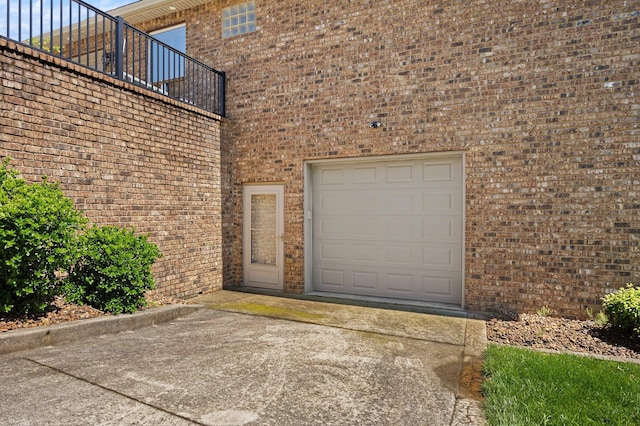 43 Enclave Dr, Somerset, KY 42503 - garage with driveway