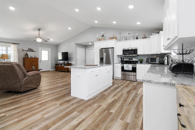 350 Misty Dr, Somerset, KY 42503 - kitchen featuring stainless steel appliances, open floor plan, a center island, a ceiling fan, and light wood-type flooring