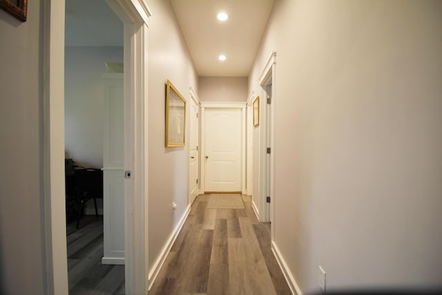 156 Kaydons Way, Somerset, KY 42503 - corridor featuring dark wood finished floors, recessed lighting, and baseboards