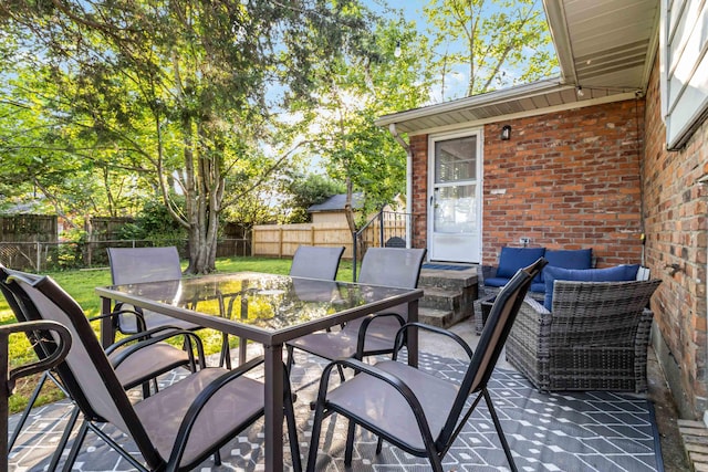 1708 Biloxi Ct, Lexington, KY 40505 - fenced backyard featuring outdoor dining space