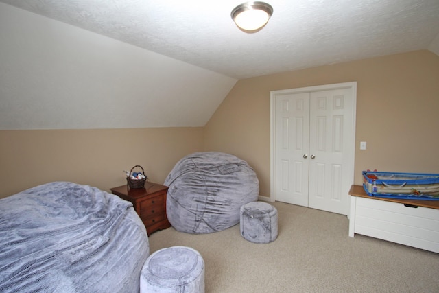 2812 Jenna Rst, Lexington, KY 40511 - bedroom featuring lofted ceiling, carpet, and a closet