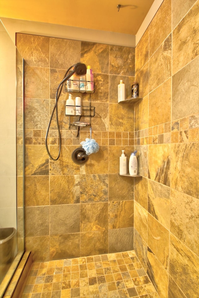 73 Redwood Ln, East Bernstadt, KY 40729 - full bathroom featuring tiled shower