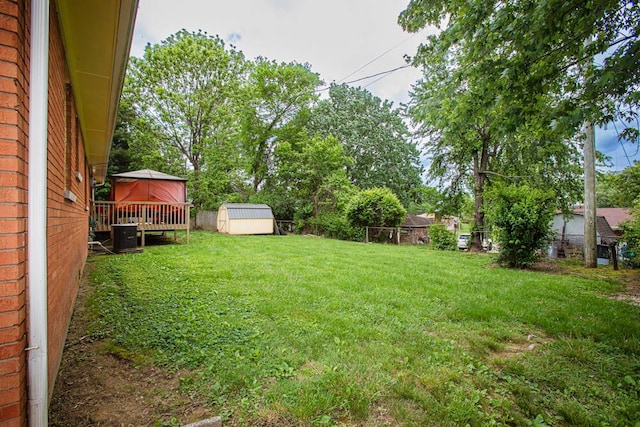 1026 Arapaho Trl, Frankfort, KY 40601 - view of yard featuring a storage shed, a wooden deck, and an outbuilding