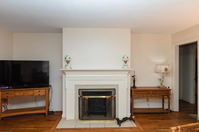 1026 Arapaho Trl, Frankfort, KY 40601 - living room featuring wood finished floors, a fireplace with flush hearth, and baseboards