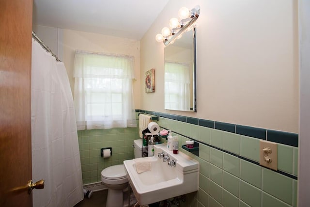1026 Arapaho Trl, Frankfort, KY 40601 - full bath featuring toilet, tile walls, a sink, and a wainscoted wall