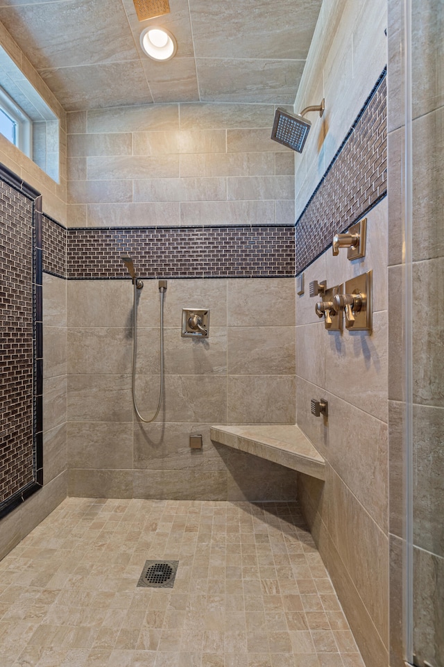 bathroom featuring a tile shower