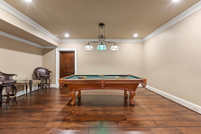 playroom featuring hardwood / wood-style floors, recessed lighting, pool table, baseboards, and ornamental molding