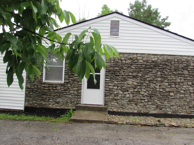 324 Spruce Dr, Frankfort, KY 40601 - property entrance with stone siding