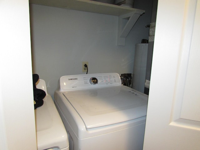 324 Spruce Dr, Frankfort, KY 40601 - laundry area featuring washer / dryer and water heater