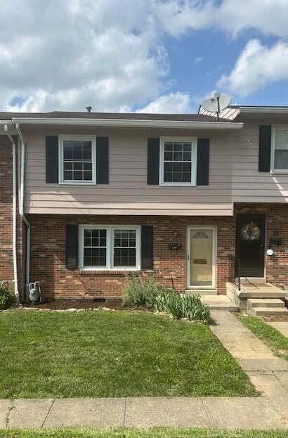 3440 Sutherland Dr, Lexington, KY 40517 - view of property featuring brick siding and a front yard