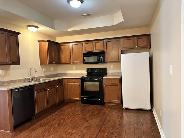 3804 Polo Club Blvd, Lexington, KY 40509 - kitchen with black appliances, a sink, dark wood finished floors, and light countertops