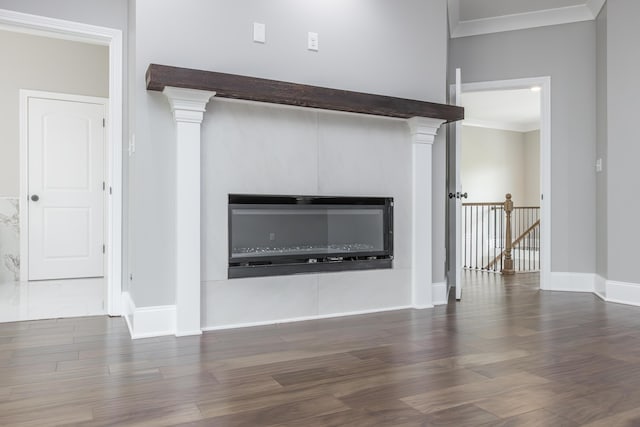 2269 Savannah Ln, Lexington, KY 40513 - detailed view of ornamental molding, wood finished floors, baseboards, and a glass covered fireplace