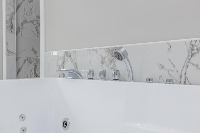 2269 Savannah Ln, Lexington, KY 40513 - bathroom view of a soaking tub