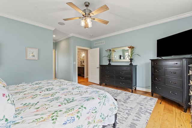 502 W Brannon Rd, Nicholasville, KY 40356 - bedroom with ornamental molding, light wood-style flooring, a ceiling fan, and baseboards