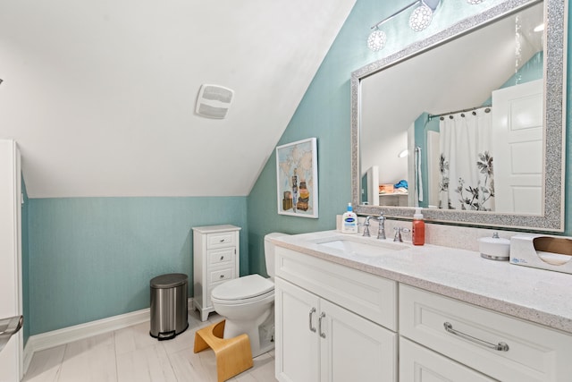 502 W Brannon Rd, Nicholasville, KY 40356 - bathroom featuring lofted ceiling, toilet, vanity, baseboards, and a shower with shower curtain