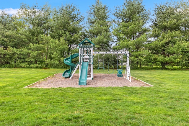 502 W Brannon Rd, Nicholasville, KY 40356 - communal playground with a lawn