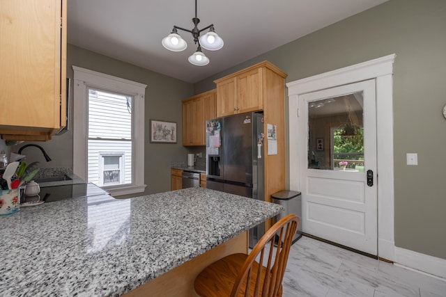 kitchen with fridge with ice dispenser, light marble finish flooring, a peninsula, a chandelier, and a breakfast bar