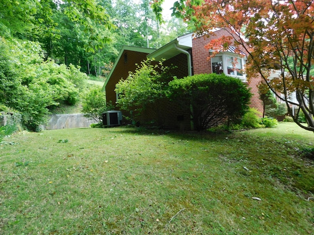 184 Meadow Dr, Harlan, KY 40831 - view of grassy yard featuring a shed