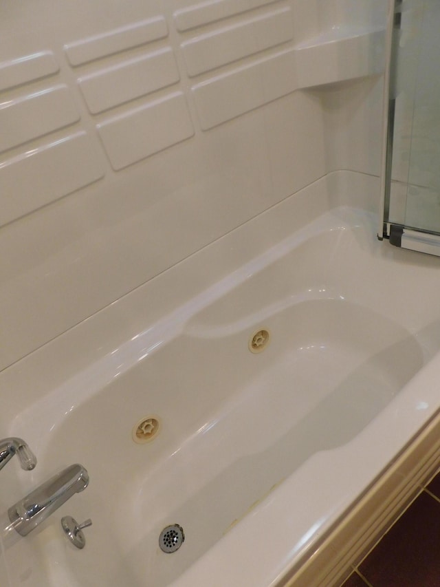 184 Meadow Dr, Harlan, KY 40831 - bathroom featuring a whirlpool tub