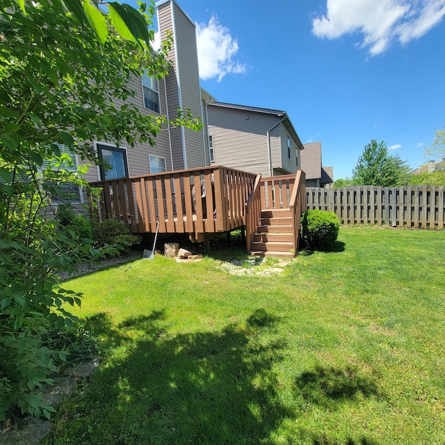 1136 Oatlands Park, Lexington, KY 40509 - view of yard featuring a deck