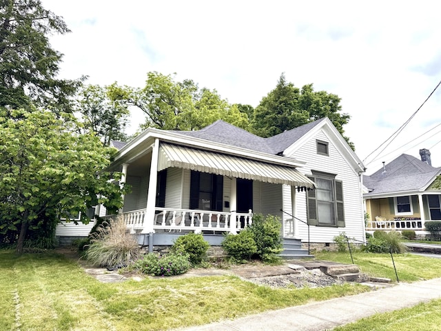 8 N Sycamore St, Mt Sterling, KY 40353 - bungalow featuring a porch, a shingled roof, crawl space, and a front yard