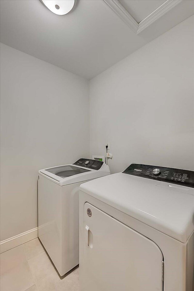 washroom featuring washing machine and dryer and baseboards