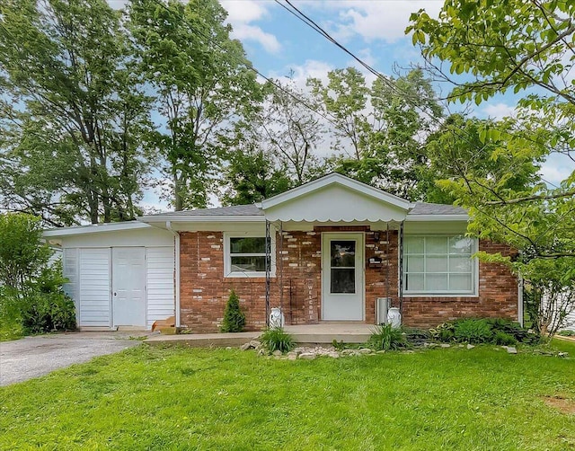 149 Willis Ave, Frankfort, KY 40601 - view of front of home featuring a front yard, brick siding, and roof with shingles