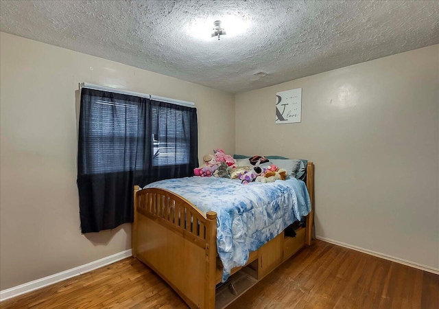 149 Willis Ave, Frankfort, KY 40601 - bedroom with wood finished floors, baseboards, and a textured ceiling