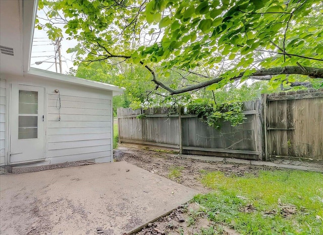149 Willis Ave, Frankfort, KY 40601 - view of yard featuring a patio area and fence