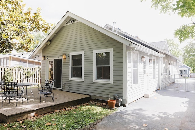 1010 Aurora Ave, Lexington, KY 40502 - rear view of property with a deck
