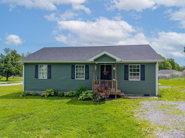 550 S Lucas St, Junction City, KY 40440 - view of front of house featuring a front yard and a shingled roof