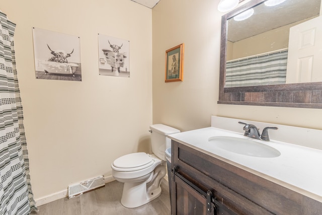 550 S Lucas St, Junction City, KY 40440 - full bathroom with vanity, wood finished floors, and a shower with curtain