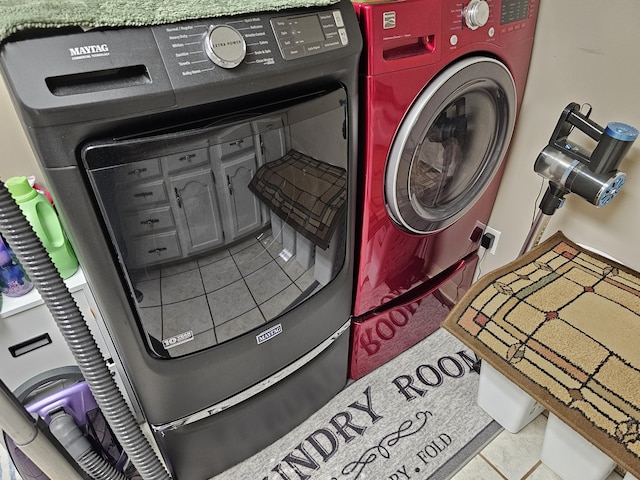 87 Park Estates Ln, London, KY 40744 - laundry room with washing machine and clothes dryer and tile patterned floors