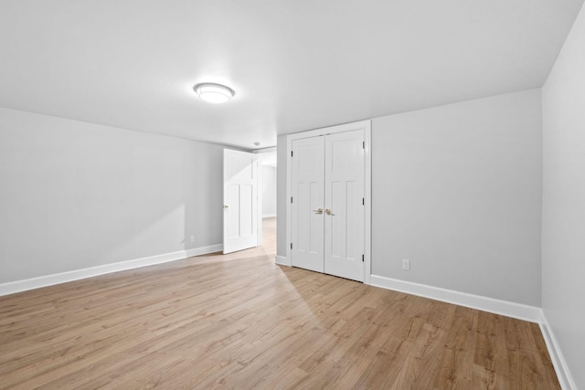 810 Cooper Dr, Lexington, KY 40502 - unfurnished bedroom featuring light wood-style floors, baseboards, and a closet
