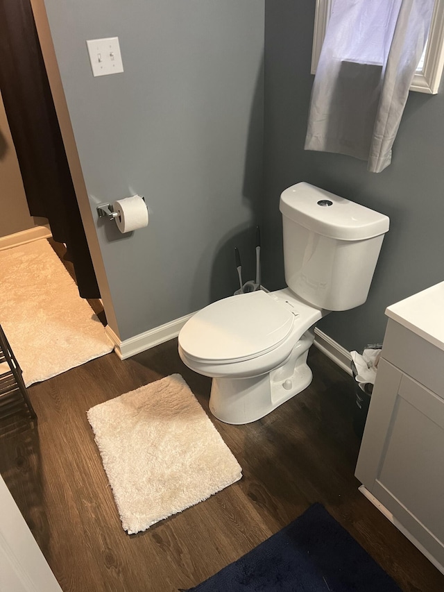 462 Sheridan Dr, Lexington, KY 40503 - bathroom with toilet, vanity, wood finished floors, and baseboards