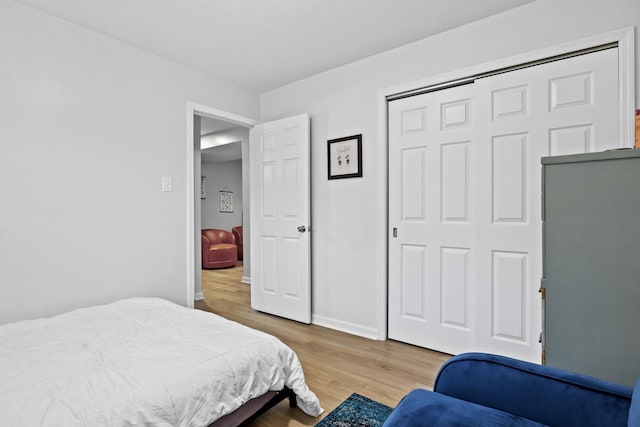 3488 Elmendorf Way, Lexington, KY 40517 - bedroom with wood finished floors, a closet, and baseboards