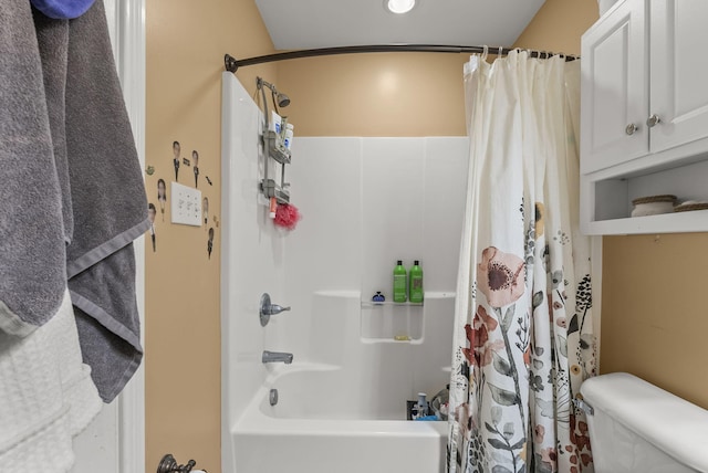 bathroom with shower / bath combination with curtain, toilet, and recessed lighting