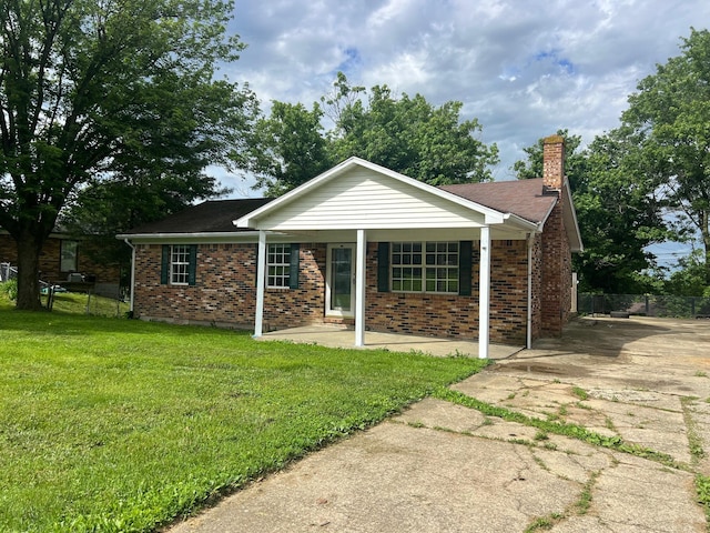 104 Arvin Dr, Lancaster, KY 40444 - single story home featuring a chimney, brick siding, and driveway