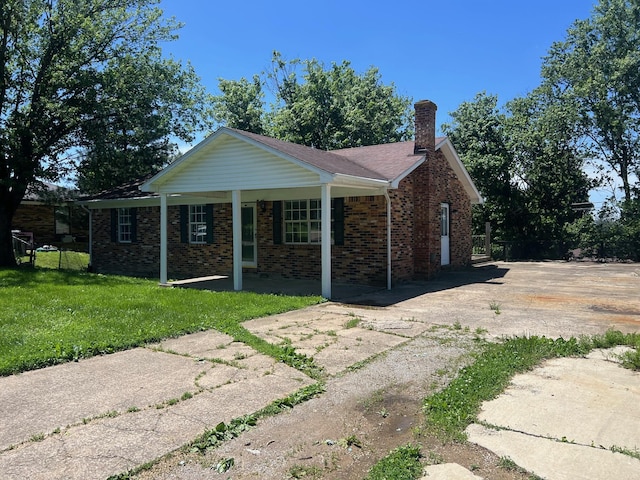 104 Arvin Dr, Lancaster, KY 40444 - single story home with driveway, a chimney, covered porch, a front yard, and brick siding