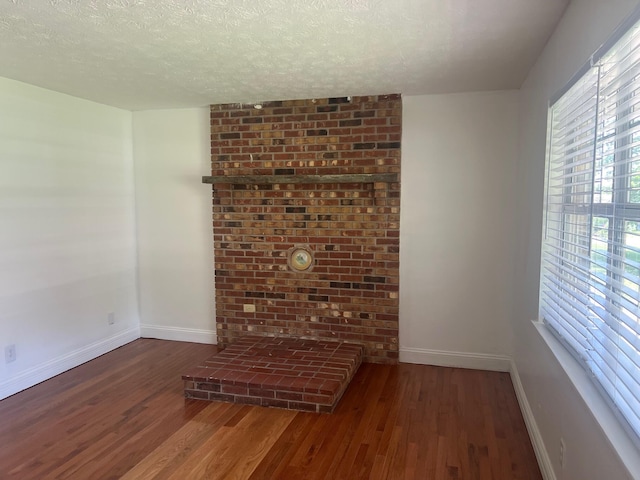 104 Arvin Dr, Lancaster, KY 40444 - unfurnished living room with wood finished floors, a textured ceiling, and baseboards