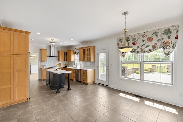 4301 Ravens Crest Ln, Lexington, KY 40515 - kitchen with stainless steel appliances, a sink, light countertops, crown molding, and light tile patterned floors