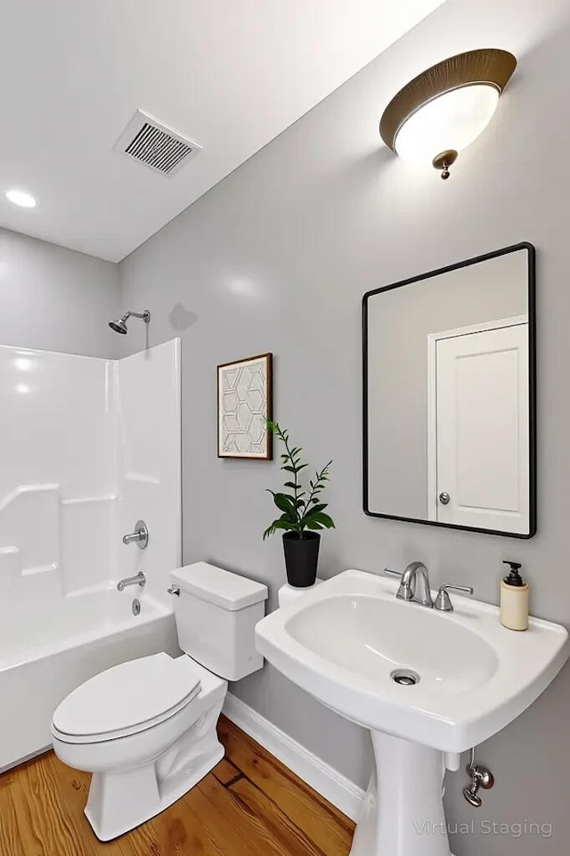4301 Ravens Crest Ln, Lexington, KY 40515 - full bath featuring wood finished floors and bathtub / shower combination
