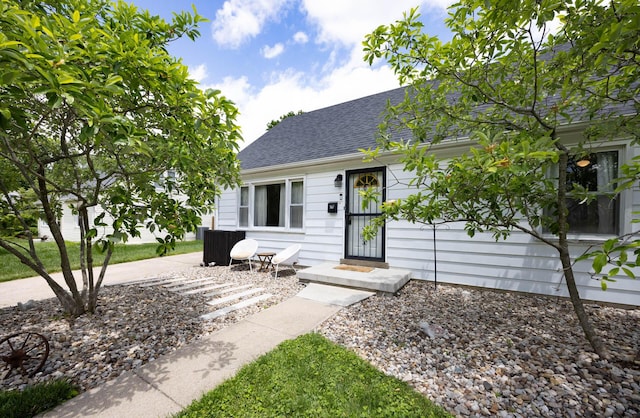 1667 Strader Dr, Lexington, KY 40505 - view of front of house featuring roof with shingles