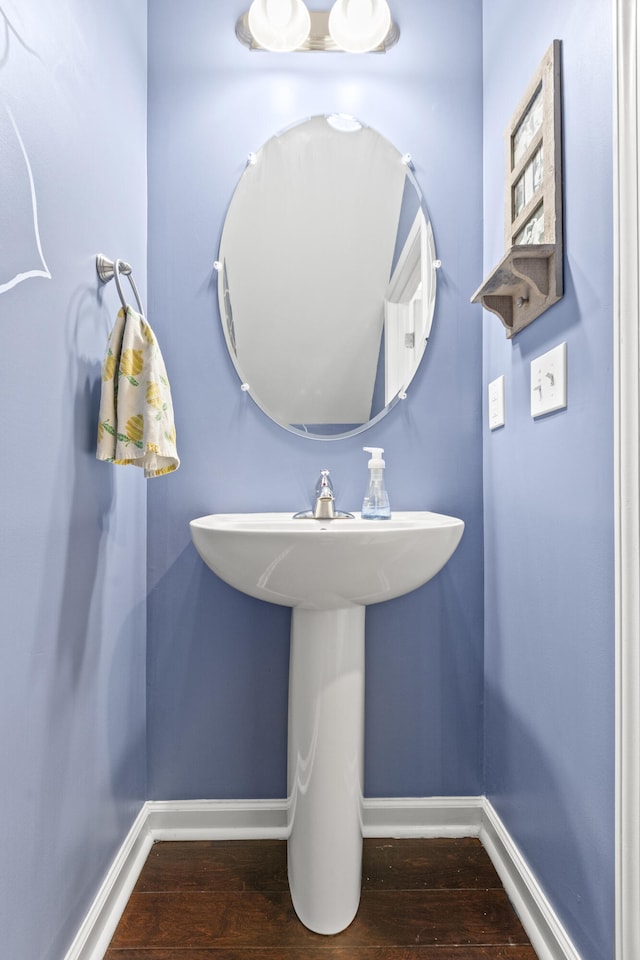 2768 Red Clover Ln, Lexington, KY 40511 - bathroom with wood finished floors, baseboards, and a sink