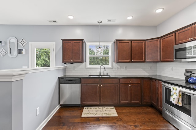 2768 Red Clover Ln, Lexington, KY 40511 - kitchen with appliances with stainless steel finishes, a sink, dark countertops, backsplash, and recessed lighting