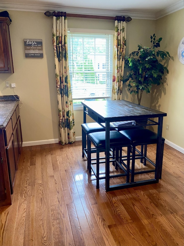 319 Huckleberry Ln, London, KY 40744 - dining space featuring wood finished floors, baseboards, and ornamental molding