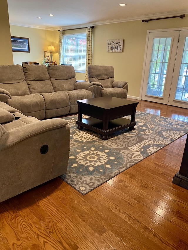 319 Huckleberry Ln, London, KY 40744 - living area featuring ornamental molding, healthy amount of natural light, wood finished floors, and recessed lighting