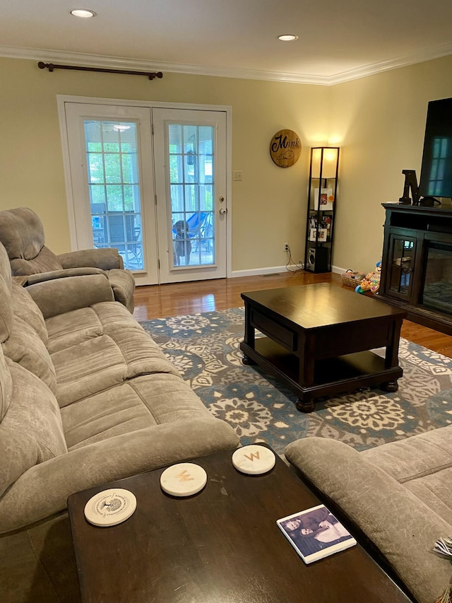 319 Huckleberry Ln, London, KY 40744 - living area featuring wood finished floors, crown molding, baseboards, and recessed lighting