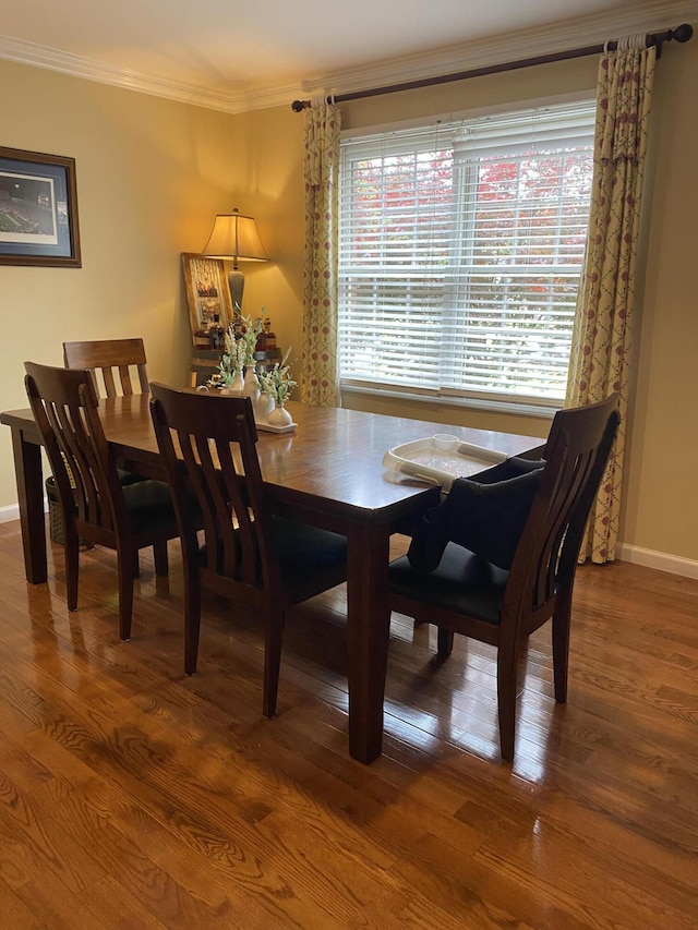 319 Huckleberry Ln, London, KY 40744 - dining room featuring crown molding, wood finished floors, and baseboards