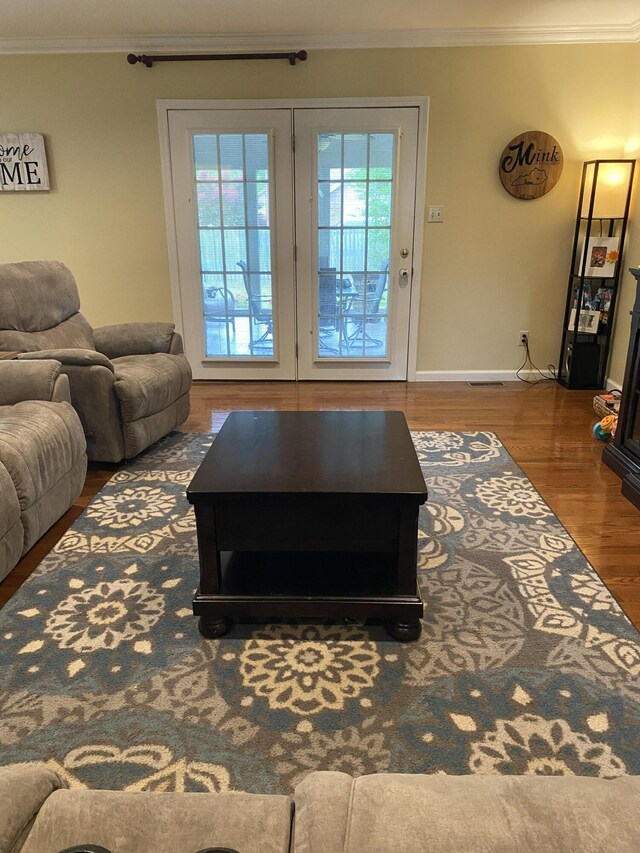 319 Huckleberry Ln, London, KY 40744 - living room featuring crown molding, wood finished floors, and baseboards